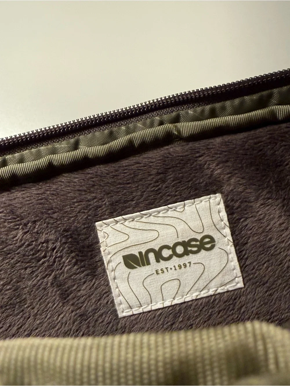 INCASE Olive Green Laptop 13